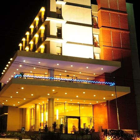 Aston Ketapang City Hotel Exterior foto